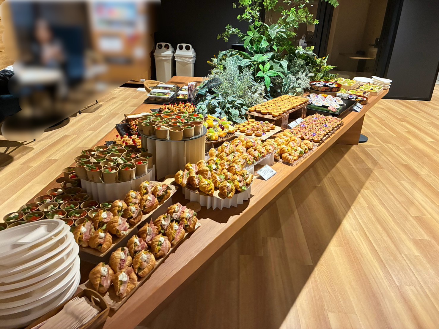 会話が弾む、彩り豊かなピンチョスケータリング